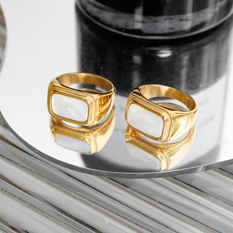 Leia Pearlescent Ring