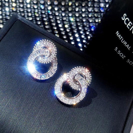 The Elise Interlocking Circle Earrings